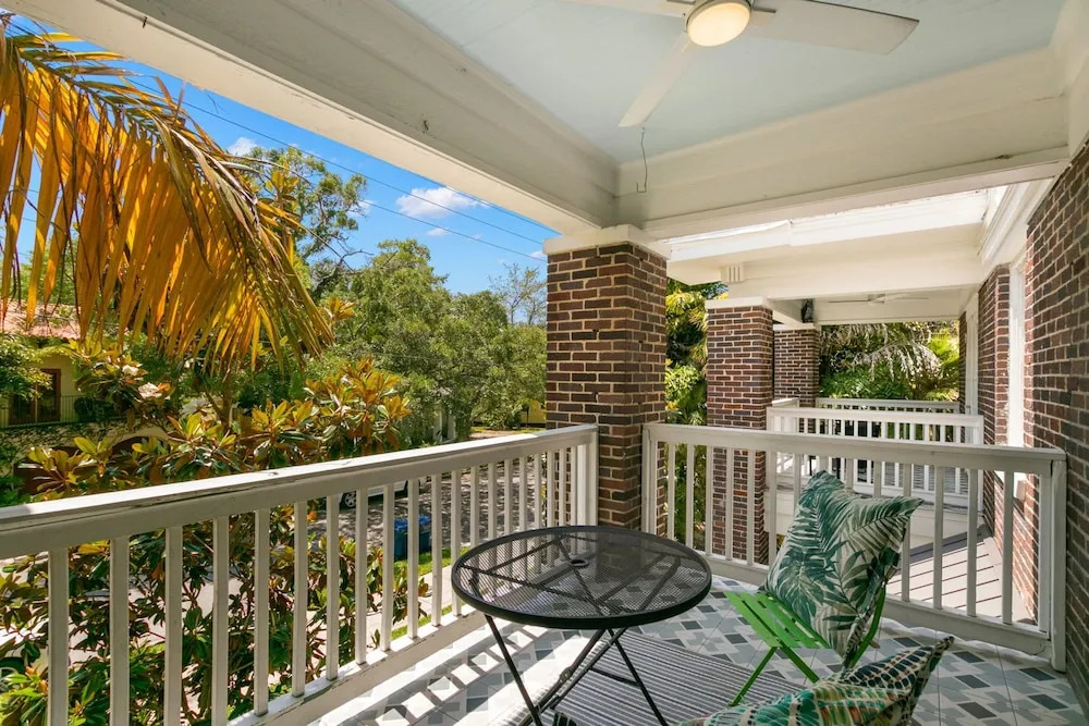 Soho Siesta Stunning Soho Apt w Private Balcony
