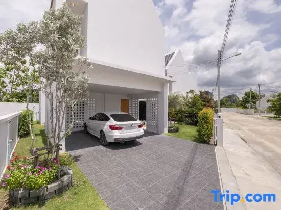 Private Courtyard Villa