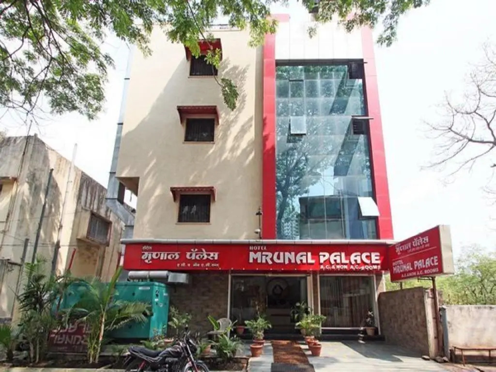 OYO 11548 Hotel Mrunal Palace
