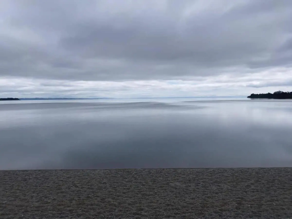 Amplio Depto 4PAX en PuertoVaras y Estacionamiento Servicio HOM