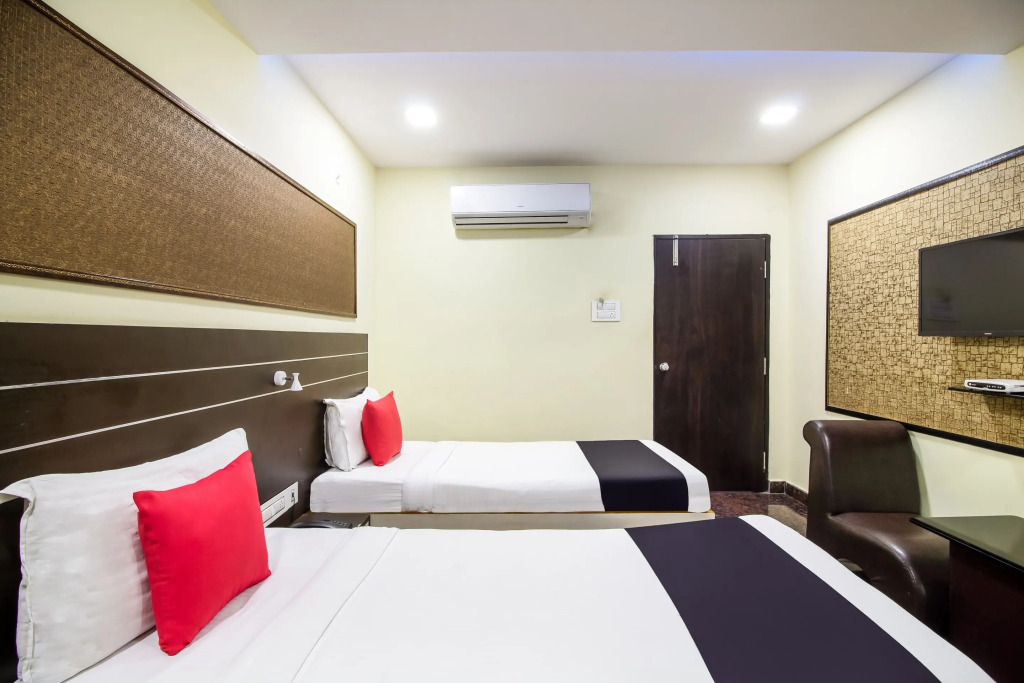 Capital O 7648 Sri Navya Grand