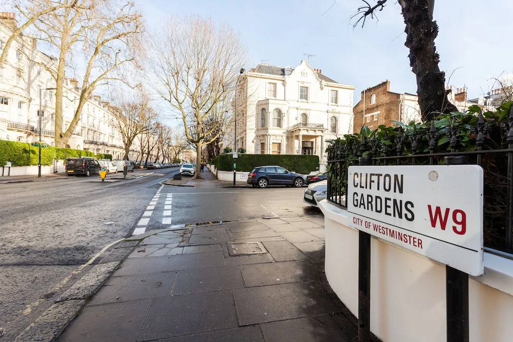 3 Bedrooms 2 Bathrooms Apartment London