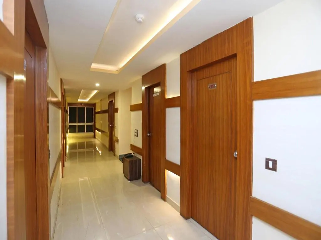 Hotel Girish