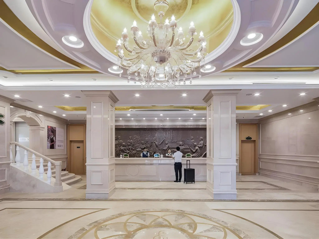 Vienna Hotel(Guangzhou North Railway Station Huaguoshan Subway Station Store)