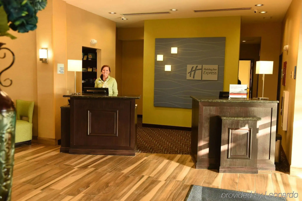 Holiday Inn Express & Suites Fort Dodge by IHG