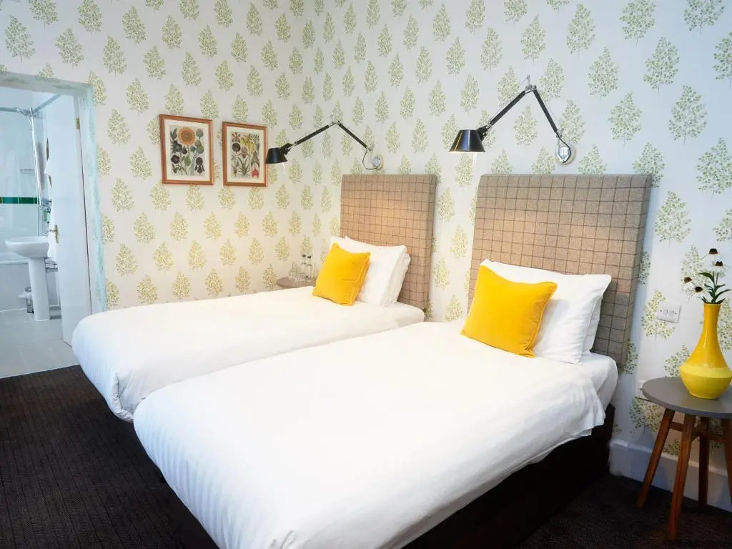 Embankment Hotel