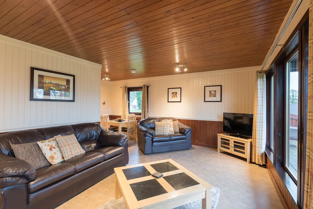 Primrose Lodge 3 With Hot Tub (h 2014) 57497