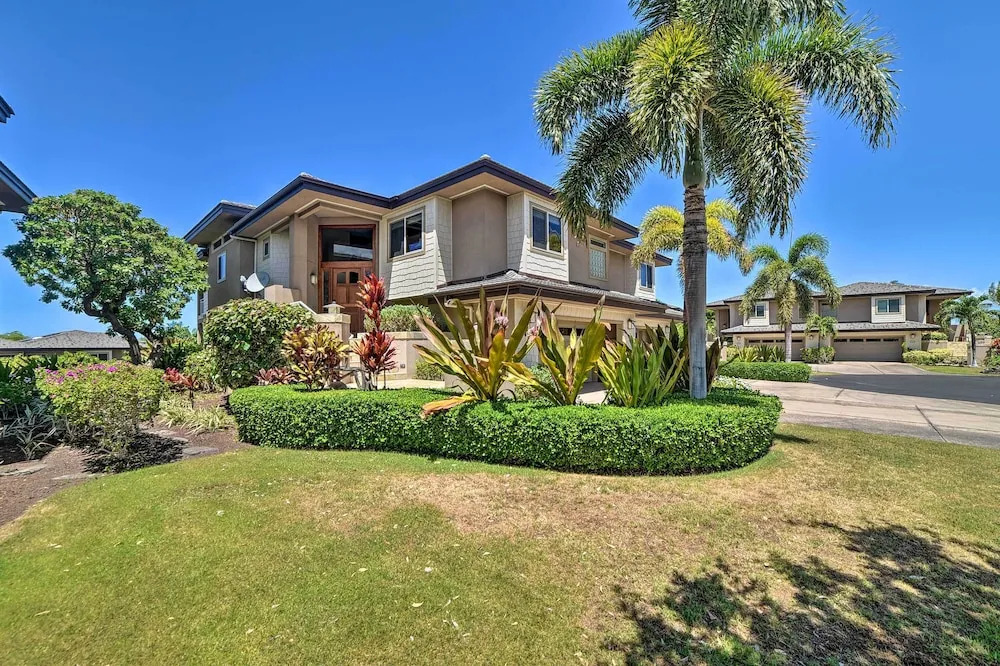 Tropical Paradise Resort Villa: 1 Mile to Beach