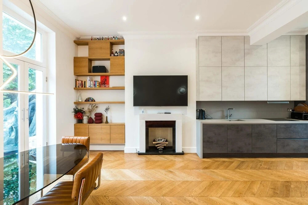 Luxury 2BD Apartment in Holland Park