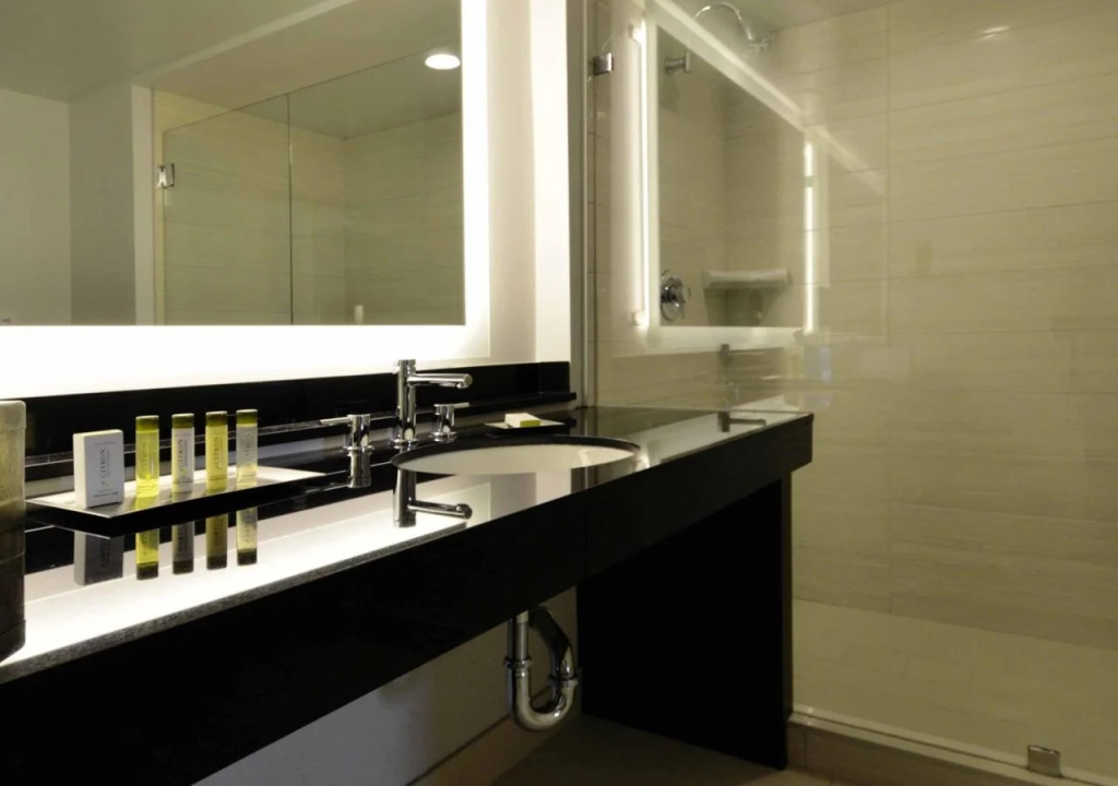 DoubleTree by Hilton Newark-Fremont