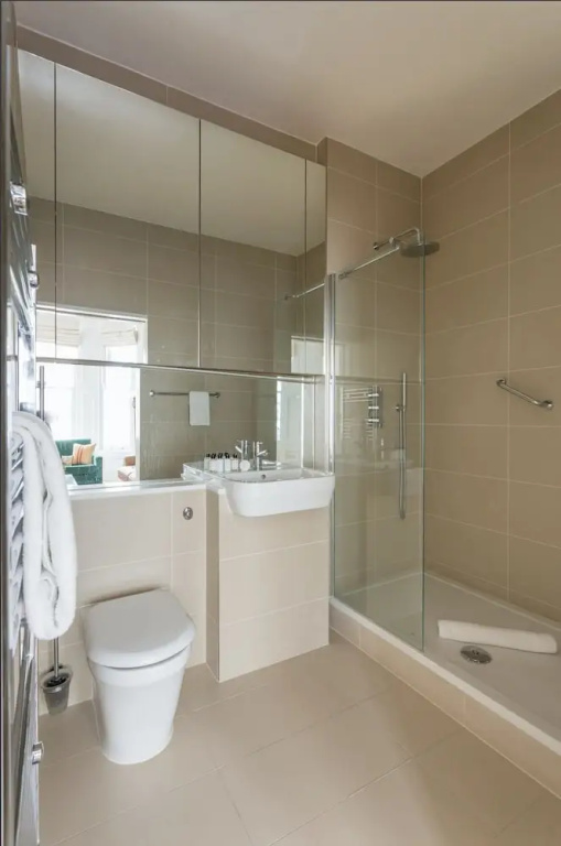 Marloes Road Lux 2 Bedrooms Apartment