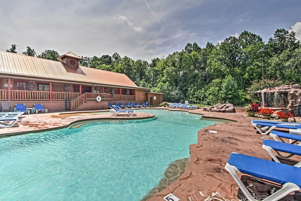 Hot Tub, Pool Access & Fire Pit: Gatlinburg Cabin