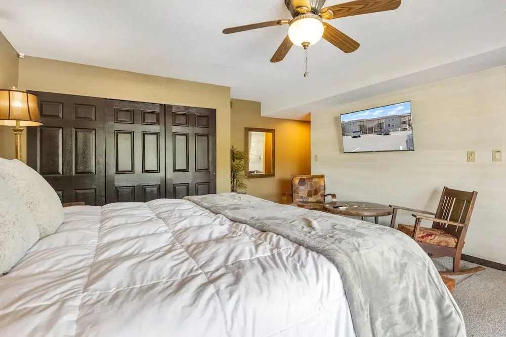 Stunning Views, Inviting Pools, and Endless Fun!