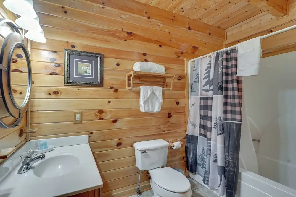 The Dreamer's Nest Sevierville Cabin w/ Hot Tub!