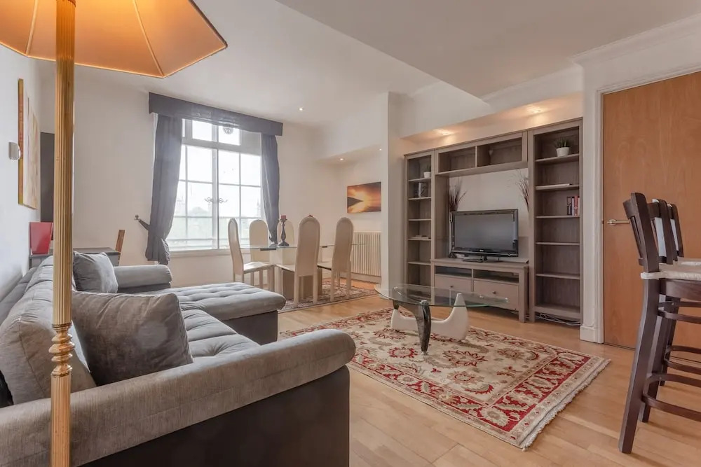 2 Bedroom Flat With Tower Bridge View