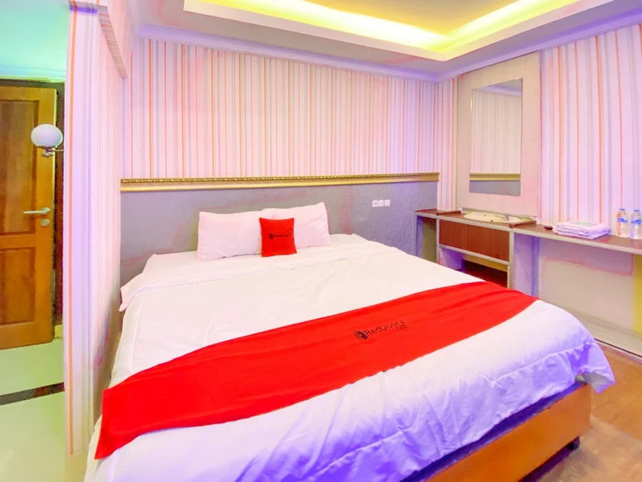 RedDoorz at The Canal Homestay Probolinggo