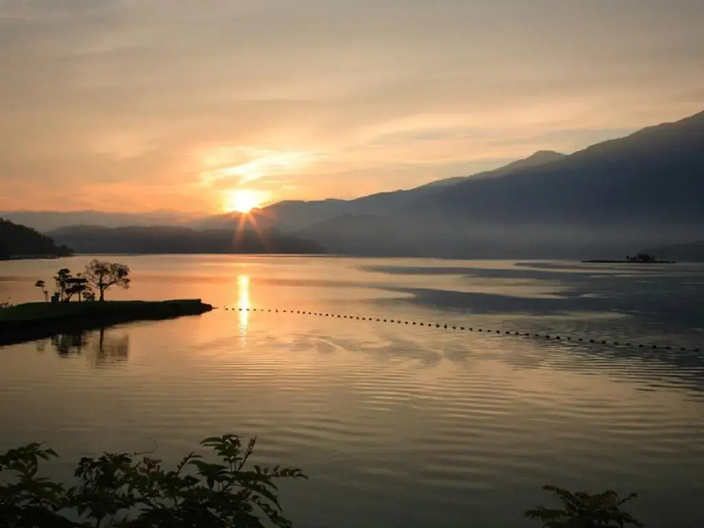 The Crystal Sun Moon Lake