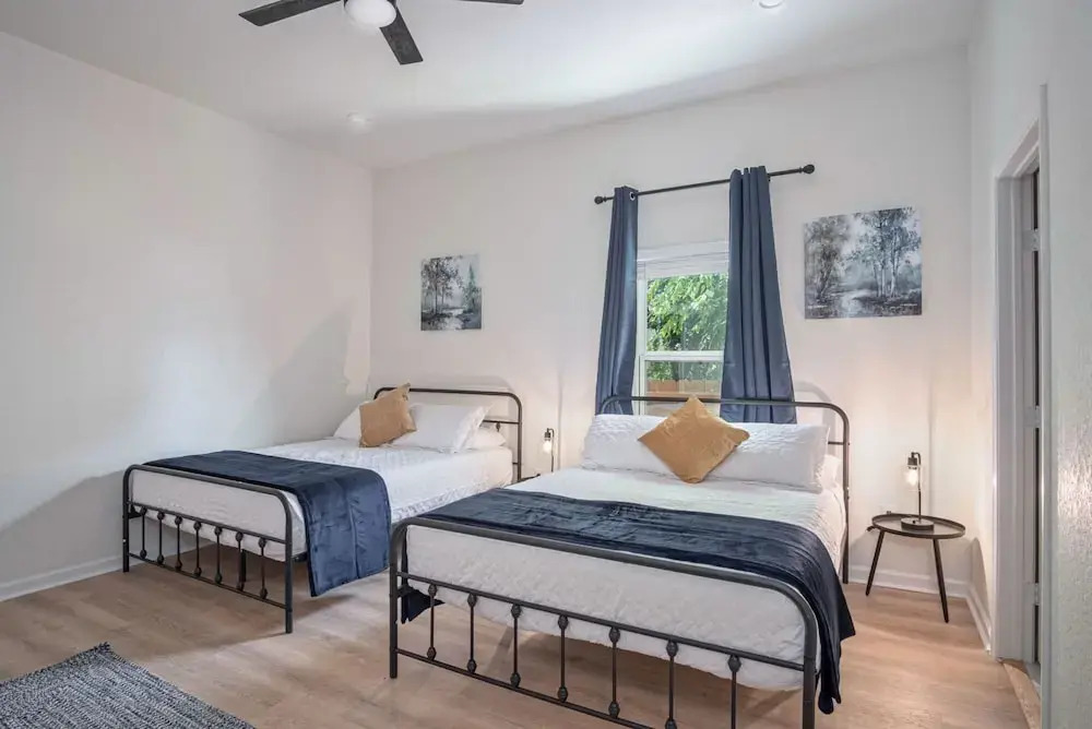Generous 4br/3ba Charmer Near Glorius Downtown!