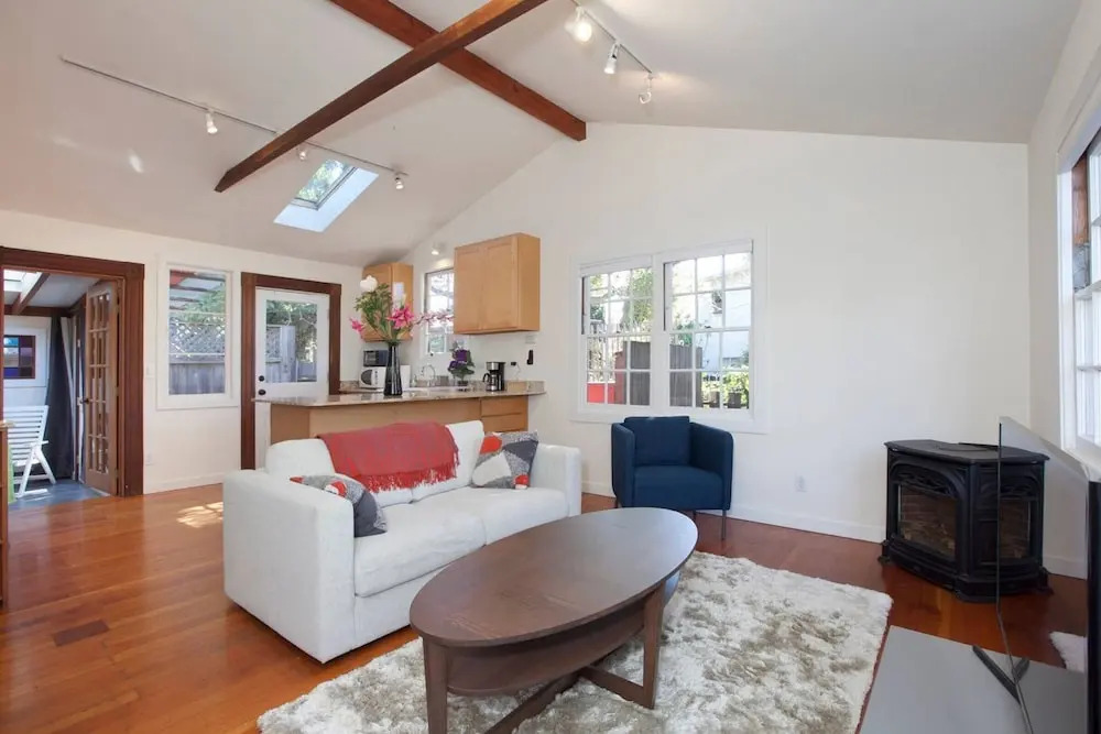 Curtis Cottage · Berkeley Cottage, comfy, stylish, good wifi
