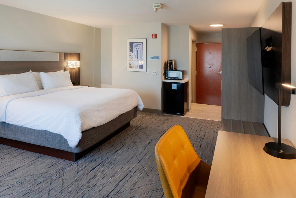 Holiday Inn Express Hotel & Suites Fort Atkinson by IHG
