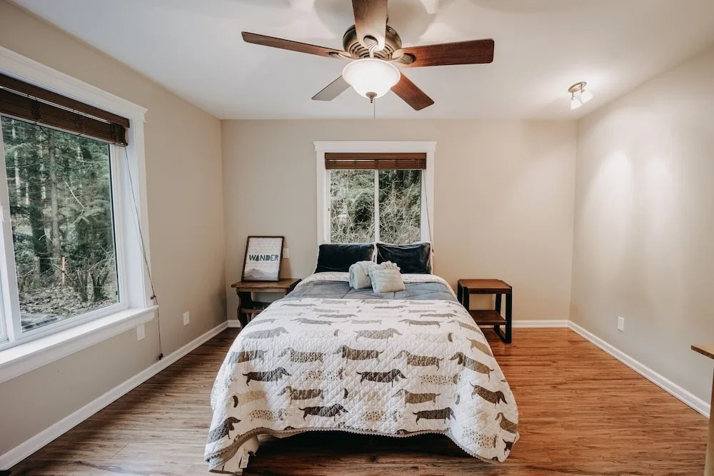 22mbr - Wi-fi - Fireplace - Pets Ok - Sleeps 8 4 Bedroom Cabin by Redawning