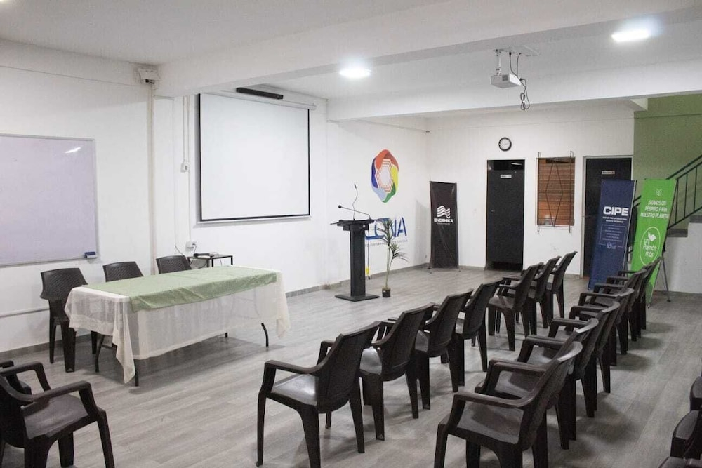 Hostel YEK