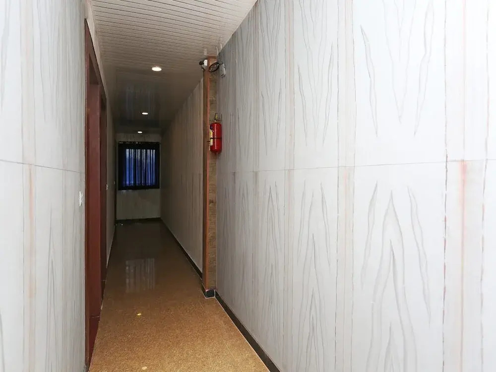 Hotel Queen Palace By OYO Rooms