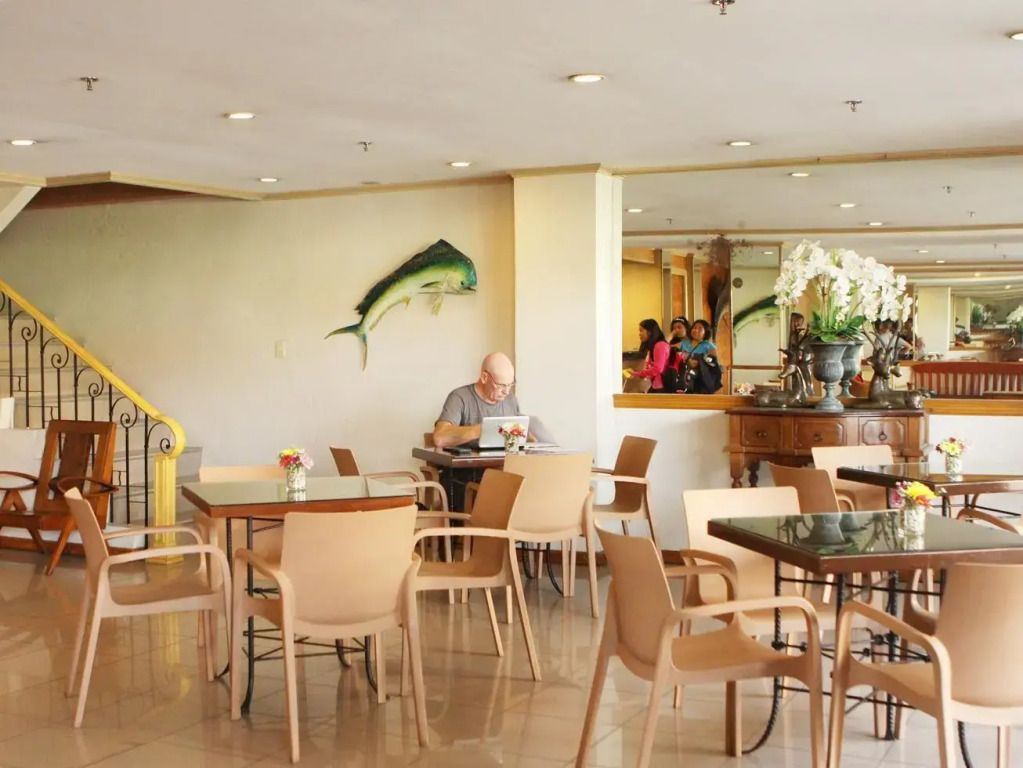 Nichols Airport Hotel