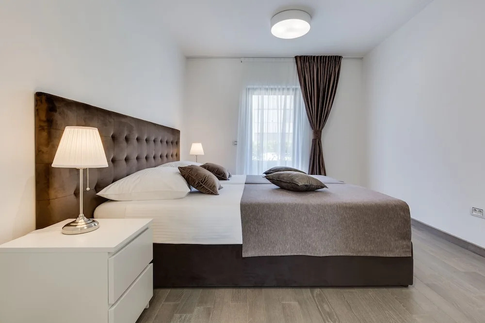 Shell Luxury Residences with Pool and Whirlpool