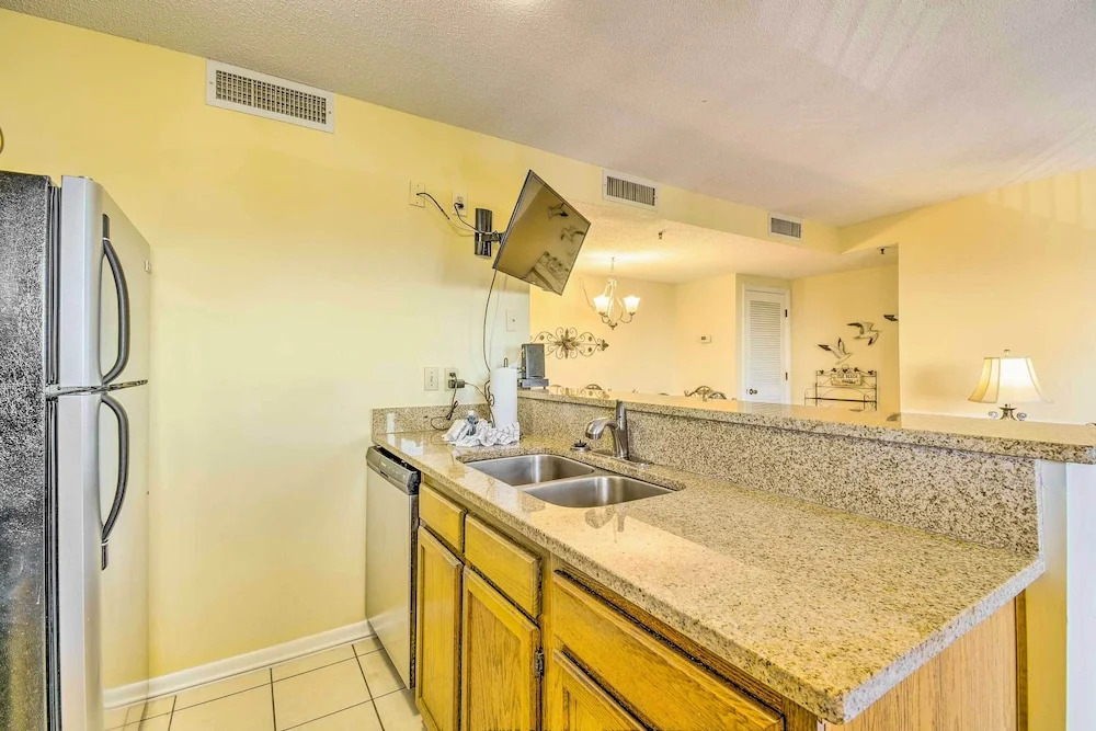 Homey Myrtle Beach Condo w/ Resort Amenities!
