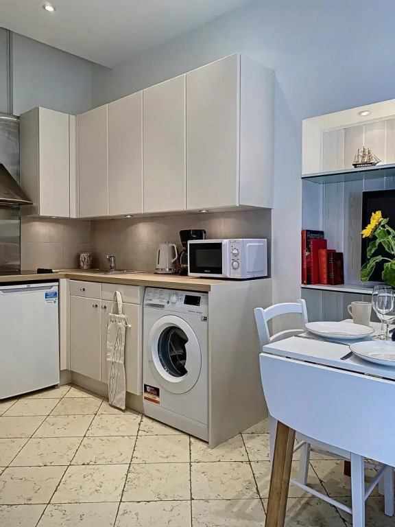 Charming flat in Old Antibes - 50m from the sea