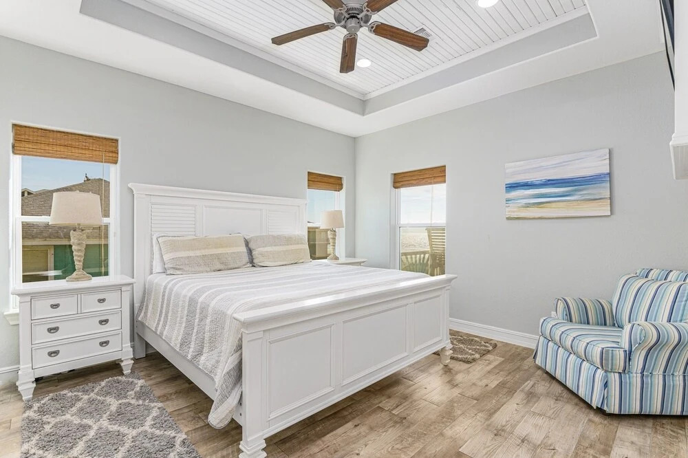 1 Holiday 4 Bedroom Home by RedAwning