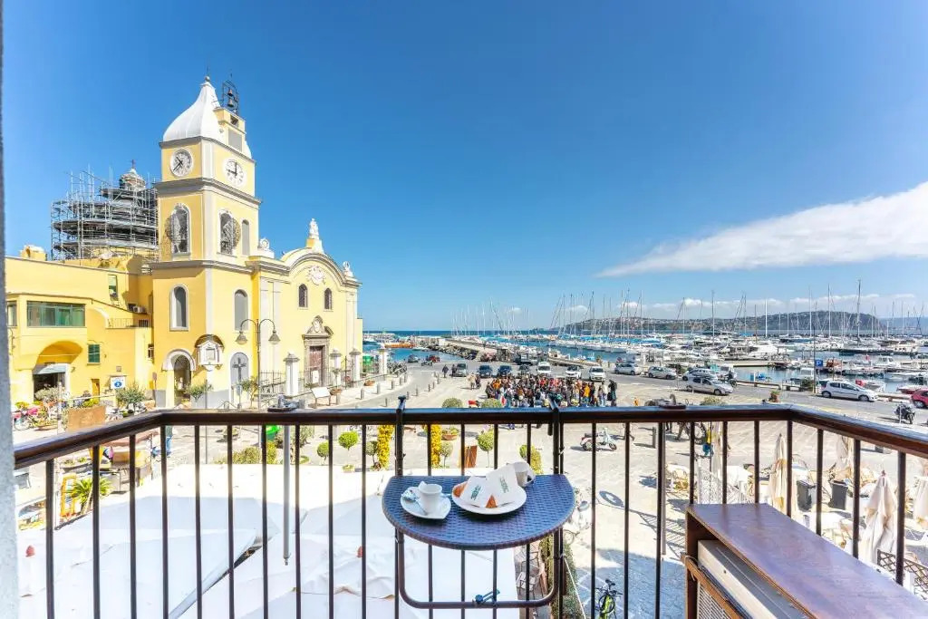 KISSES HOUSE - Marina Grande port