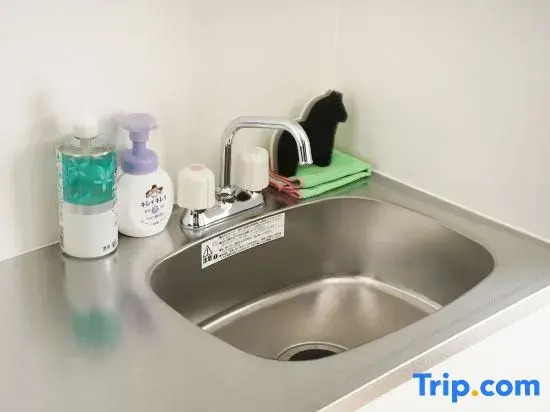 Starry Inn | 6 minutes to USJ by tram | Direct tram to Namba, Dotonbori, and Shinsaibashi