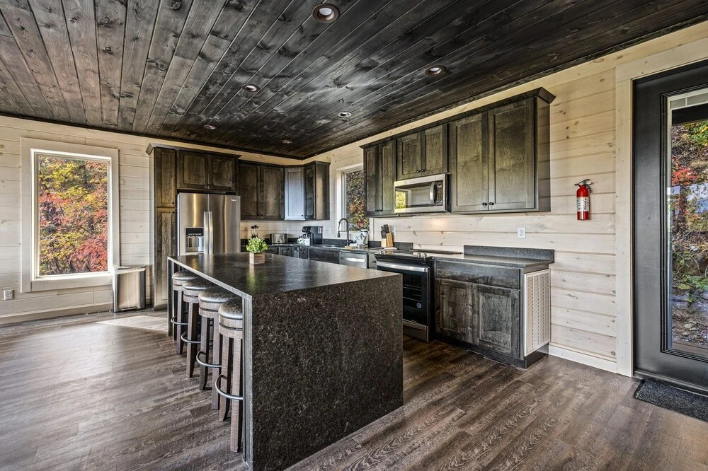 Ski Mountain Swim 3 Bedroom Home by Redawning