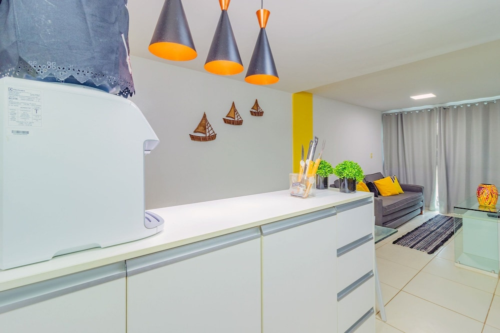 Porto Plaza #210 - Triple Flat by Carpediem