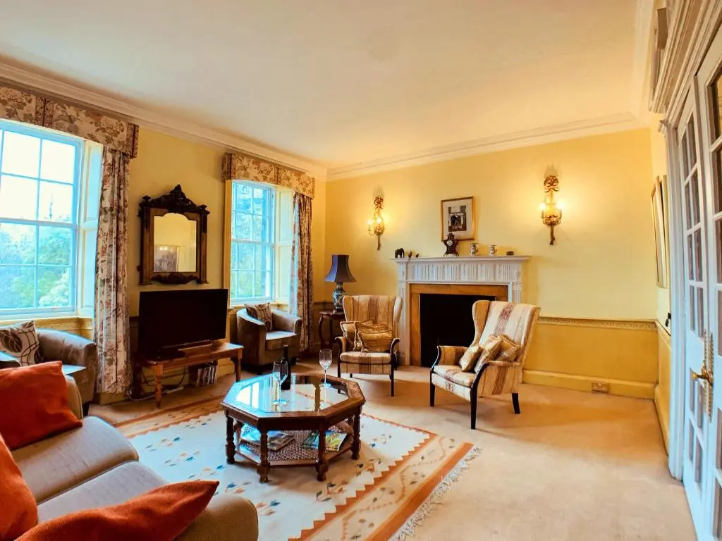 F2 Charming City Centre Apartment full of Character