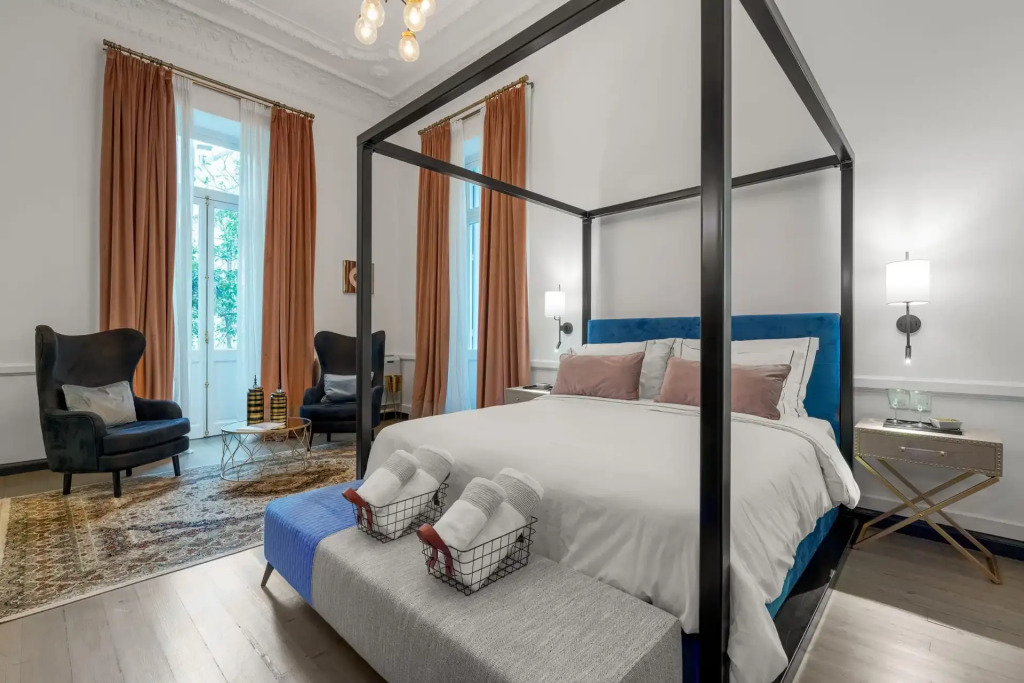 2 Mazi Suites