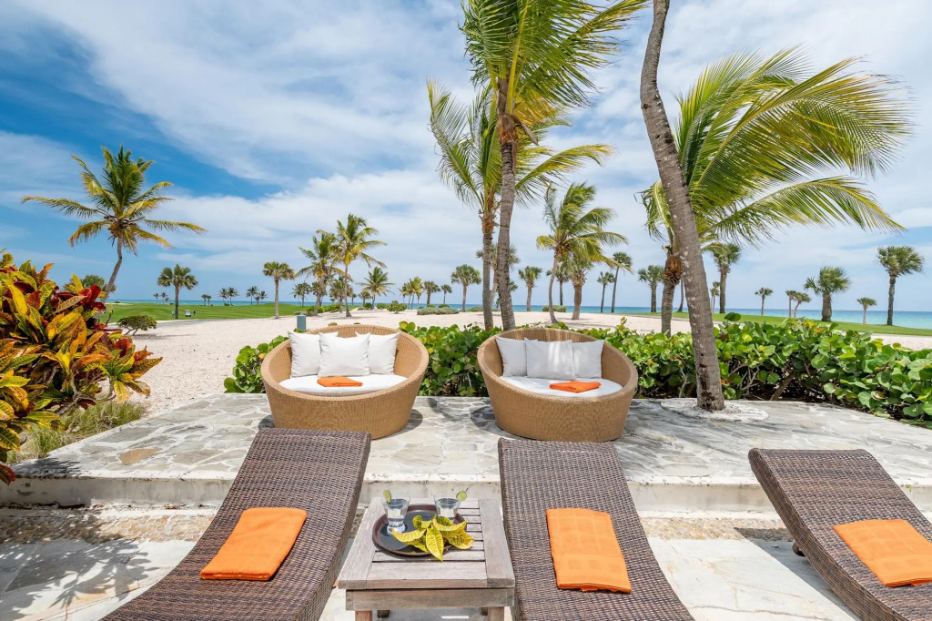 Spectacular 7.500 sq. ft. villa in Cap Cana for rent – Access to Eden Roc Beach Club, pool, chef, butler, maid
