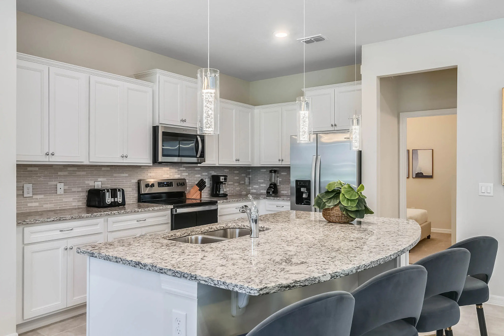 5 Bedrooms 45 Bathrooms Windsor Island 602 Jl
