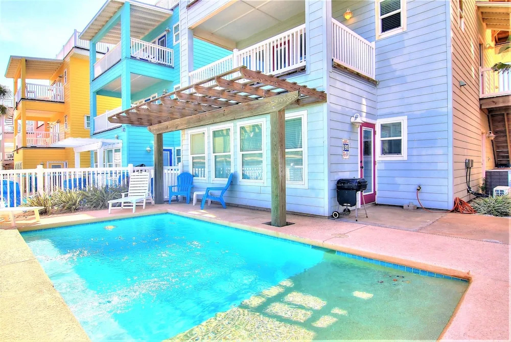 No Shirt, No Shoes, No Problem - 5 Br home