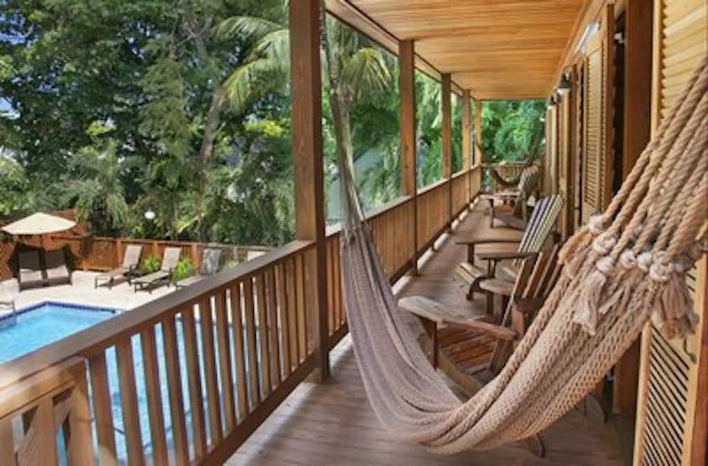 Island City House