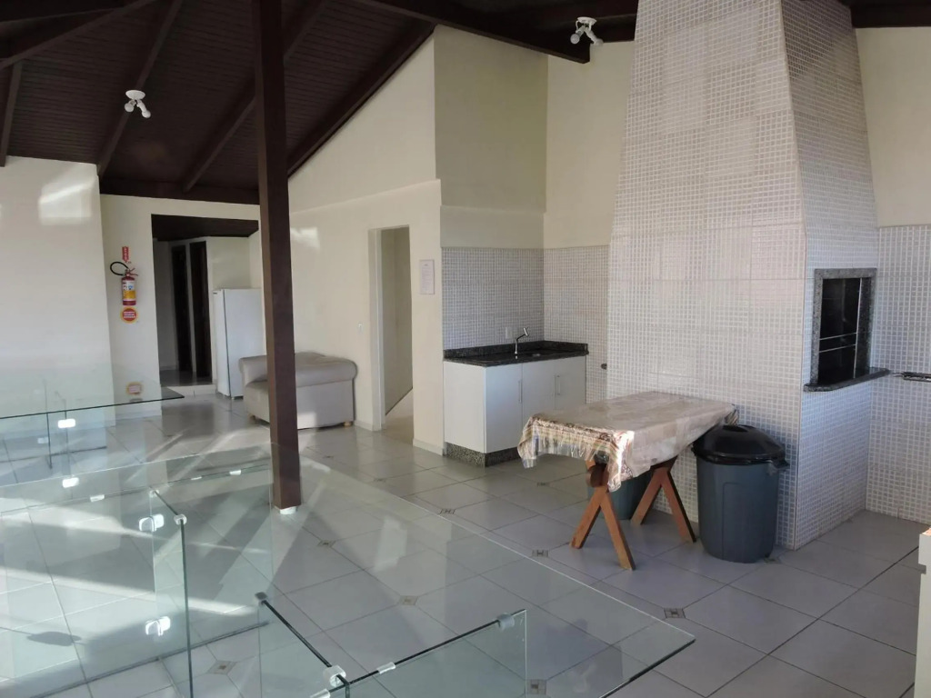 Apto 2 quartos no centro de Bombinhas, 130 metros praia