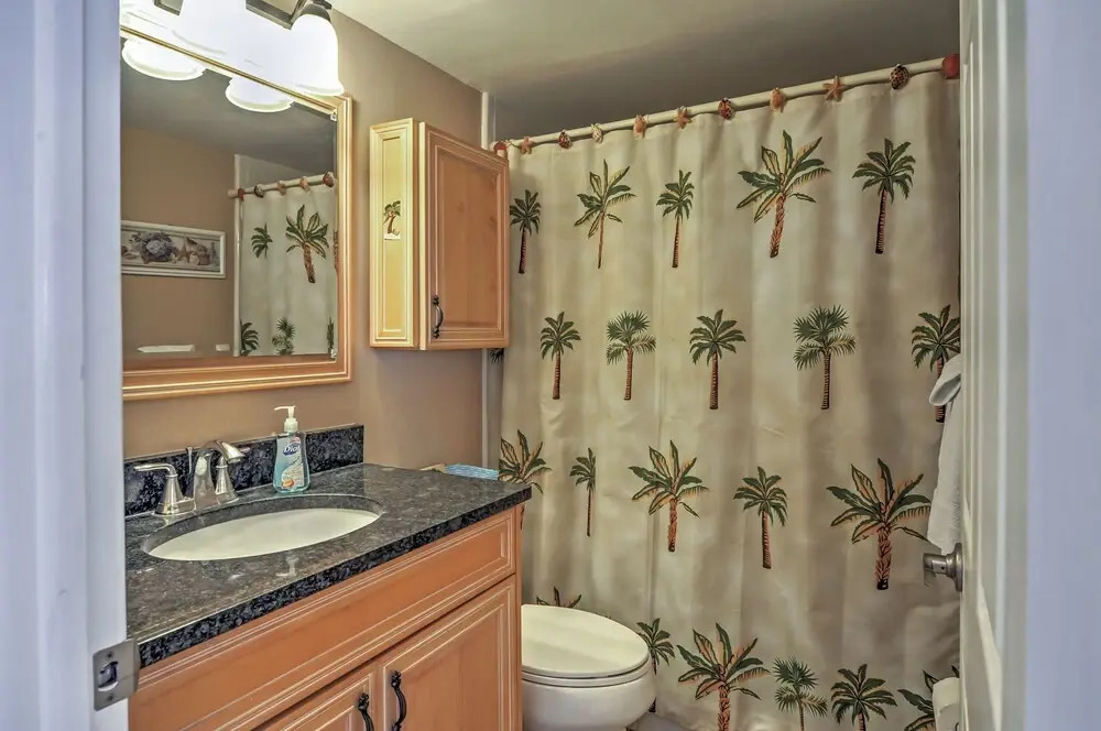 Beachfront St Petersburg Condo w/ Community Pool!