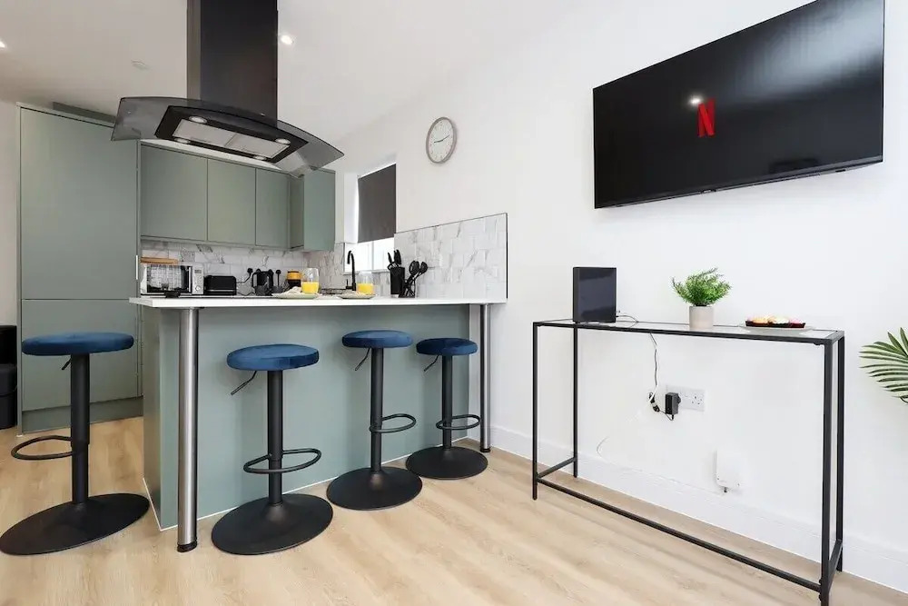 Chic 2 Bed Flat Near Central Cardiff