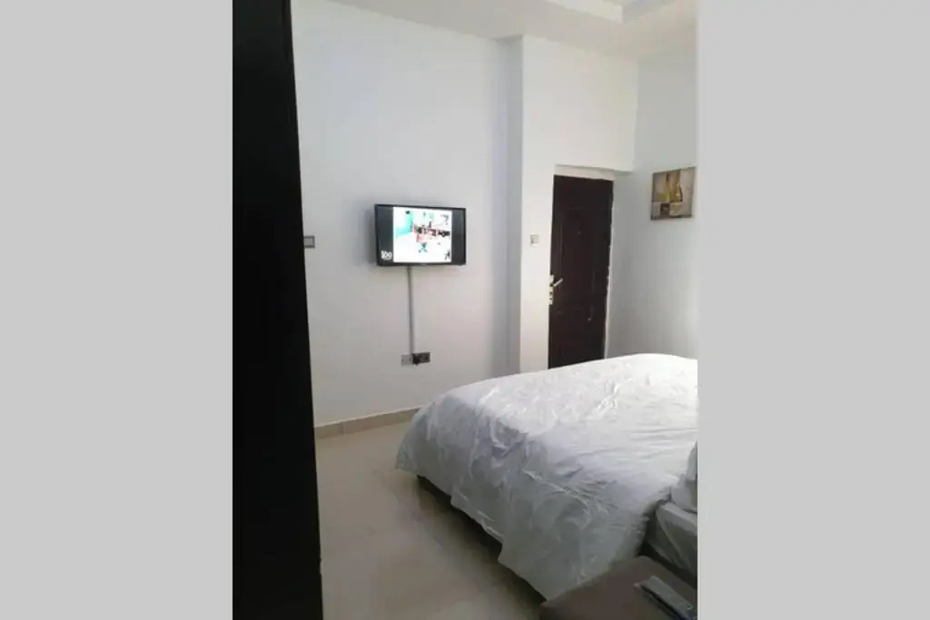 Well spacious and furnished 2 bedroom apartment