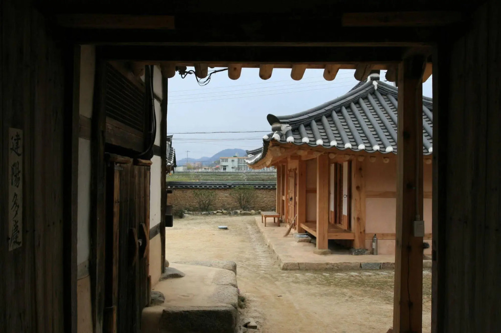Geochang Choongsindang Donggae Jeongon Gotek