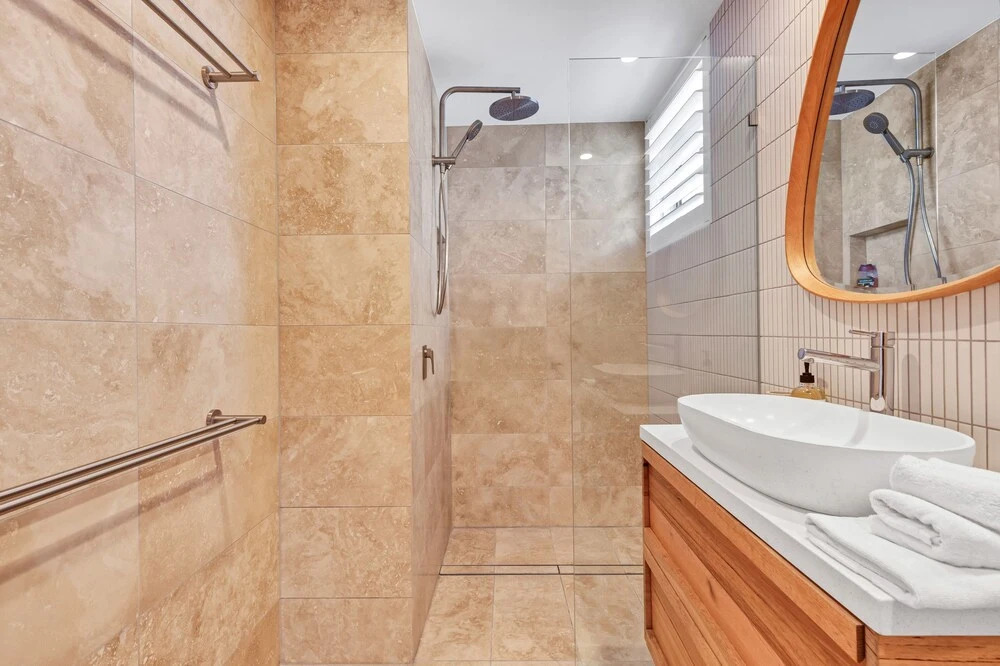 Exceptional Mooloolaba Beach Apt-Beach01