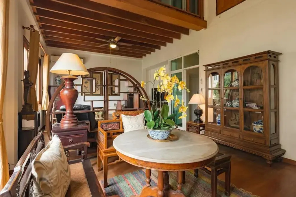 Artisans Antique House - Silom