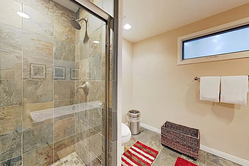 Remodeled Retreat w/ Spa & Pool, Near Eagle Lodge condo